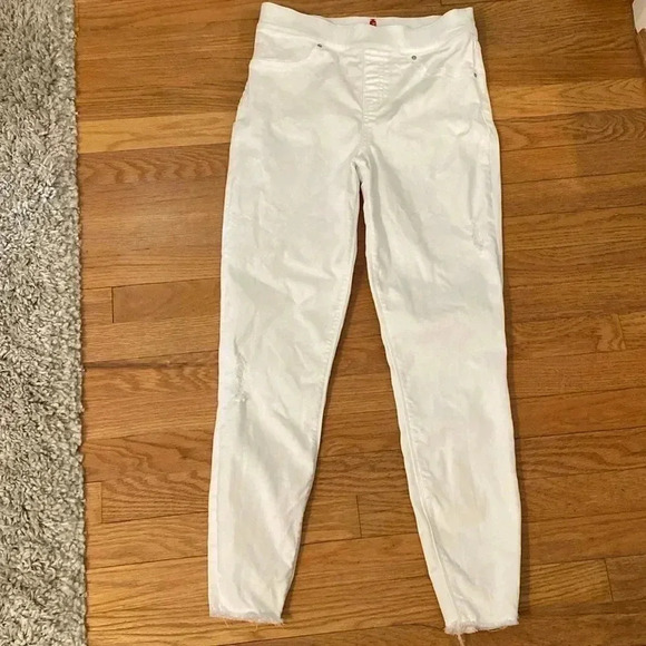 Spanx women’s white jeans - cut off/crop - medium - back pockets - Picture 1 of 9